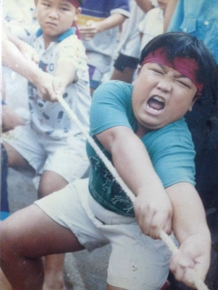 Dưới bài đăng những hình ảnh của Poltree, nhiều dân mạng Việt cũng được dịp khoe những biểu cảm của mình khi thi kéo co ở trường.