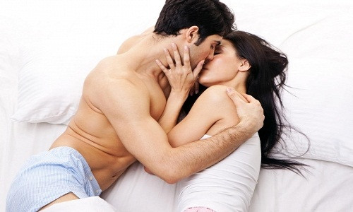 Khi về nhà thấy tôi có vẻ hờn giận, anh đã xoắn xít ôm tôi và hùng hục lao vào “chuyện ấy” như thể thèm khát vợ lắm. Ảnh minh họa.