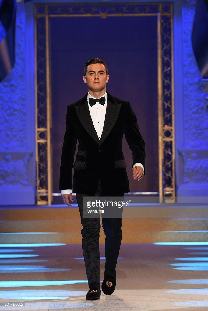 Paulo Dybala, tuyển thủ Argentina lịch lãm và chuyên nghiệp khi diễn cho nhà mốt Dolce&amp;Gabbana.