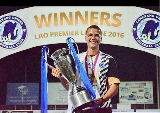 Tuy nhiên, đôi lúc trợ lý Lư Đình Tuấn trợ giúp phiên dịch để các tuyển thủ hiểu ý đồ của người thầy mới.