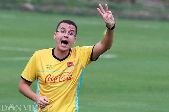 Ông Fonseca là chuyên gia thể lực người Brazil. Dù mới chỉ 31 tuổi nhưng ông đã có 11 năm kinh nghiệm làm việc trong lĩnh vực huấn luyện thể lực.