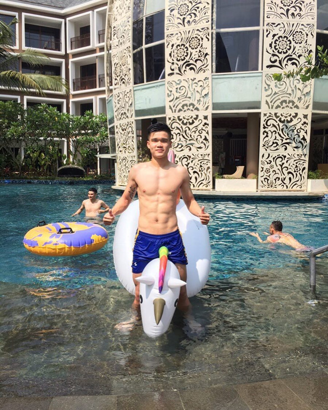 Tân binh của đội tuyển Việt Nam là Lục Xuân Hưng cùng thuộc dạng sở hữu body "không đùa được đâu".