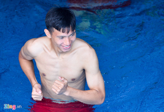 Dù là em út của đội tuyển nhưng Đoàn Văn Hậu cũng là cái tên mà nhiều fan nữ hâm mộ bởi thân hình 6 múi khá chuẩn.