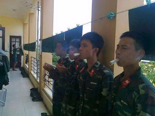 Như đã biết "Kỉ luật là sức mạnh của quân đội" điều này không chỉ đúng ở thời chiến mà còn thể hiện rõ ở thời bình. Việc các chàng tân binh mới nhập ngũ mắc lỗi là chuyện bình thường và cũng từ đó những hình phạt bá đạo trong quân ngũ đã được truyền tai nhau ra ngoài.