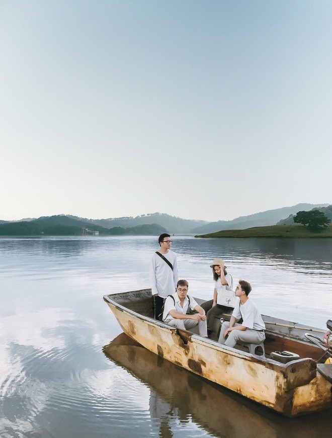 Loạt ảnh về chuyến đi thanh xuân du lịch Đà Lạt đáng nhớ của một nhóm bạn được đăng tải lên tài khoản Instagram: @Houruan, @finn.91, @namthi.le, @Sallyonair và @troinang đang khiến dân mạng thích thú.