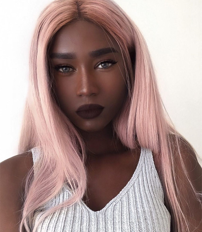 Melvin có 445.000 follower tại trang cá nhân. Cô thường xuyên khoe tranh do người hâm mộ vẽ tặng. Không chỉ có gương mặt đặc biệt, " Storm phiên bản đời thực" còn nhận được nhiều lời khen ngợi, ngưỡng mộ cho thân hình gợi cảm với vòng eo thon.