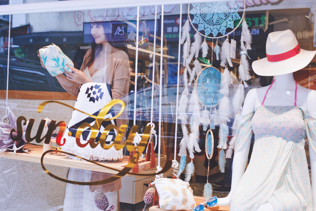 Chichi cùng câu chuyện của mình như đã gửi lời đến rất nhiều cô gái ngoài kia, cứ dũng cảm và lạc quan mà đối mặt với khiếm khuyết của mình, khi bên cạnh có những người yêu thương và ủng hộ bạn thật lòng, có gì đâu mà phải sợ?