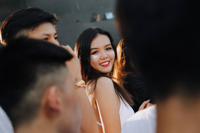 Theo chia sẻ của Lâm Phương, trước khi có thân hình như hiện tại, cô bạn có cân nặng khá khủng và làn da hơi rám nắng.