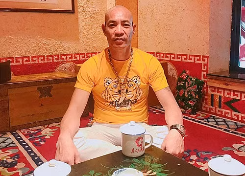 Trước khi nổi tiếng, tháng 3/2013, tại phiên tòa sơ thẩm, TAND Hà Nội tuyên phạt Dũng "trọc" 24 tháng tù giam về tội Gây rối trật tự công cộng. Đàn em của Dũng cùng lĩnh án từ 24 tháng đến 16 năm tù giam.