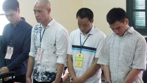 Nguyễn Văn Dũng (Dũng “trọc”, sinh năm 1968, ở quận Hà Đông, Hà Nội) cũng là tay giang hồ cộm cán trên MXH. Tên này sở hữu nhiều tiền án, tiền sự. Thời gian gần đây, Dũng "trọc" thường xuyên xuất hiện trên MXH và thậm chí là trong các phim ngắn về thế giới giang hồ.