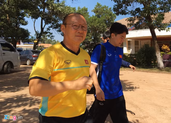 VFF bi AFF phat 10.000 USD vi khong cu cau thu du hop bao