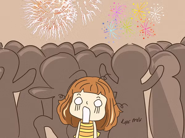 Đi ngắm pháo hoa, các nàng chân ngắn quả là thiệt thòi bởi chẳng thể chen vào vị trí ngắm pháo hoa đẹp nhất.