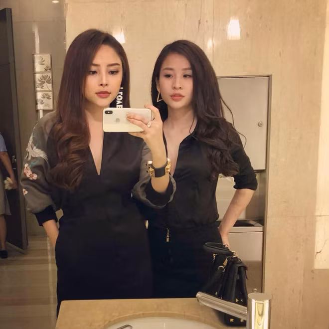 Về phía Thanh, ấn tượng đầu của cô về My là "cô bé này ngộ ngộ". Bạn bè cũng cho Thanh biết rằng My thích Thanh từ rất lâu rồi và cũng nhờ bạn bè, cả hai đều biết đối phương thuộc thế giới thứ ba.