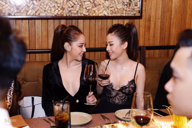 Nhưng chuyện tình yêu của cả hai chưa dừng lại ở đó. Chắc mọi người cũng biết, chuyện hai người con gái yêu nhau, dù ít hay nhiều cùng khiến người khác dị nghị. Ngày chấp nhận đến với nhau, My và Thanh đều chuẩn bị tinh thần cho "sóng gió" ập đến.