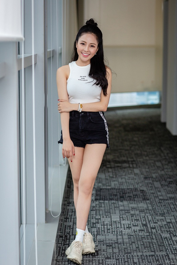 Trước đó, khi tham gia chương trình Nóng cùng World Cup, Trâm Anh bị nhóm bạn hot girl tố kênh kiệu, chảnh chọe.