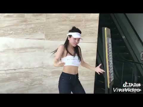 Tuy nhiên với sự thay đổi phong cách như hiện tại, Trâm Anh đang từng bước trở thành "cô nàng thị phi" của showbiz.