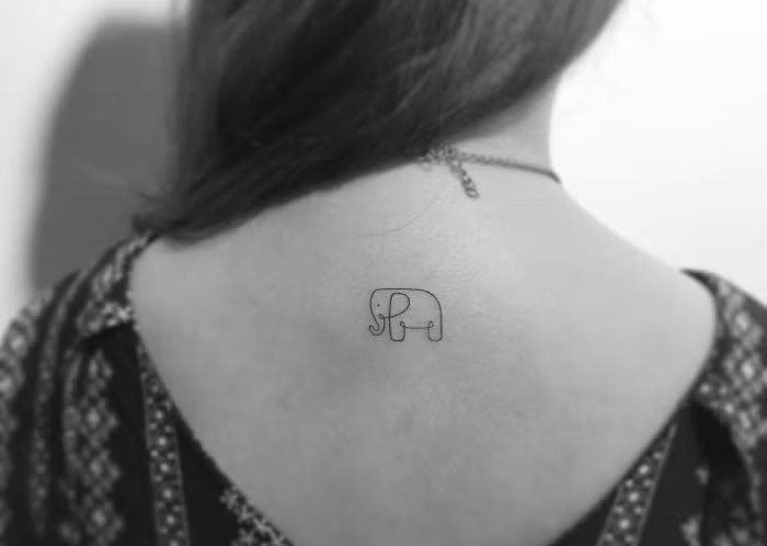 Với những đường xăm nhỏ và không quá cầu kỳ mini tattoo cho thấy sự đơn giản, trẻ trung.