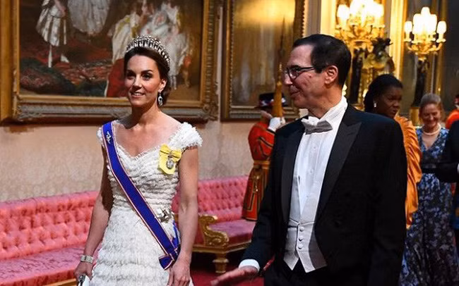 Thua ke ngai vang nuoc Anh: Cong nuong Kate chuan bi len ngoi Hoang hau?