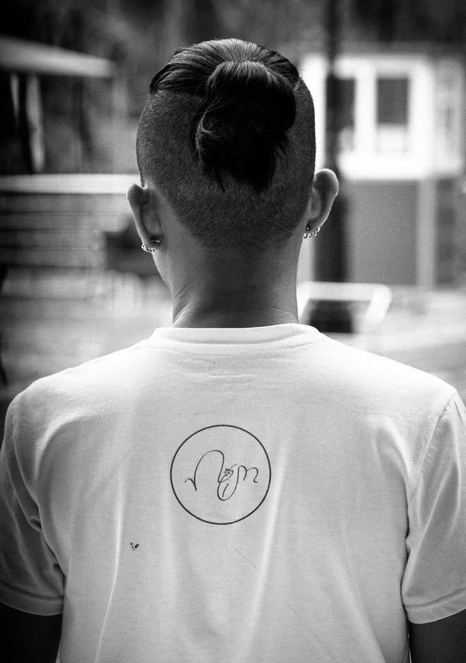 Sau khi xuất hiện, những bức ảnh của Thanh Tùng được dân mạng dành không ít lời khen ngợi cho công sức nuôi tóc dài rồi kiên nhẫn ngồi bị bạn gái lôi kéo ra làm mẫu.