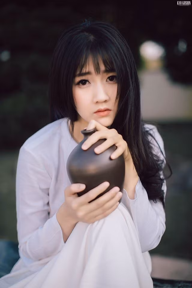 Mới đây, hot girl 9X này lại khiến nhiều người phải ngẩn ngơ ngắm nhìn mình trong bộ ảnh mới được đăng tải trên trang cá nhân.