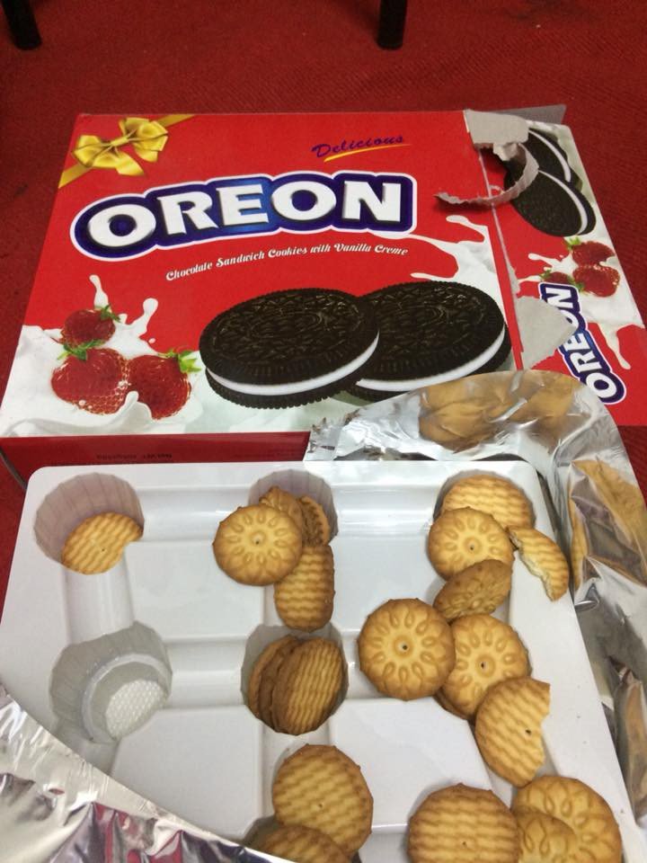 Vẫn biết là không thể tin được hình minh họa sản phẩm nhưng khác nhau đến mức không có một điểm chung nào từ màu sắc đến nguyên liệu thì thật quá thể đáng.