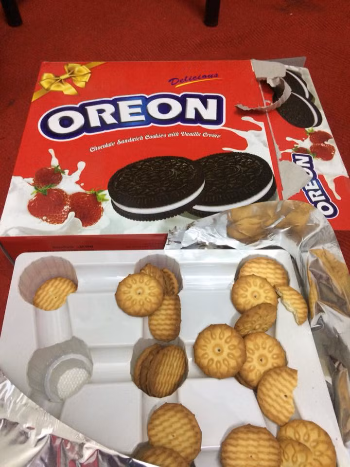 Vẫn biết là không thể tin được hình minh họa sản phẩm nhưng khác nhau đến mức không có một điểm chung nào từ màu sắc đến nguyên liệu thì thật quá thể đáng.