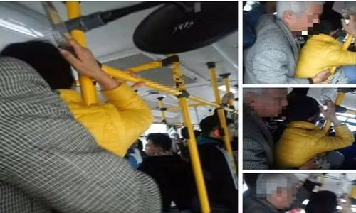 Hình ảnh cụ ông "sàm sỡ" trên buýt gây xôn xao cộng đồng mạng.