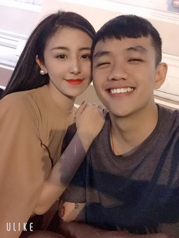 Bảo Chi cũng cho biết đã ly hôn chồng lý do vì anh ngoại tình. Mới đây, cô nàng "hot girl bánh tráng trộn Đà Lạt" đã có bạn trai mới bằng tuổi và rất tâm lí.