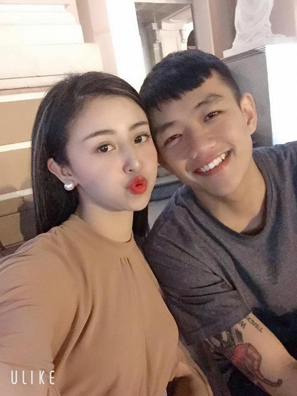 Rất nhiều người chúc mừng "hot girl bánh tráng trộn Đà Lạt" khi biết cô đã tìm được hạnh phúc mới sau đổ vỡ hôn nhân.