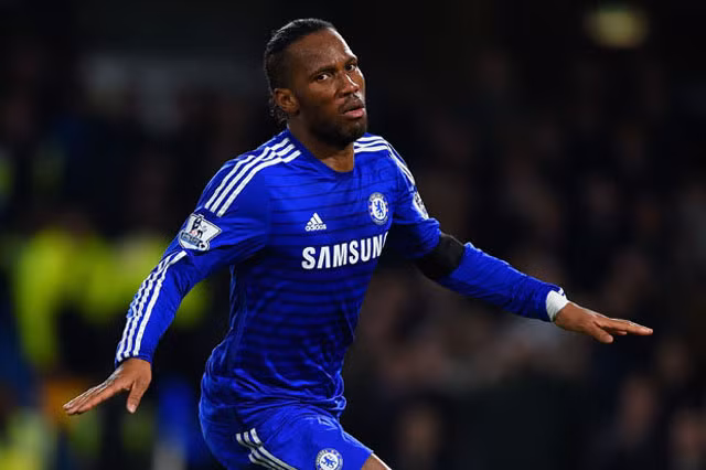Didier Drogba, cầu thủ đang thi đấu cho Chelsea, năm nay đã 37 tuổi và đã ở bên kia sườn dốc sự nghiệp. Rất có thể, anh sẽ chọn một đội bóng ở giải nhà nghề Mỹ (MLS) để làm nơi dưỡng già và đợi đến lúc treo giày.
