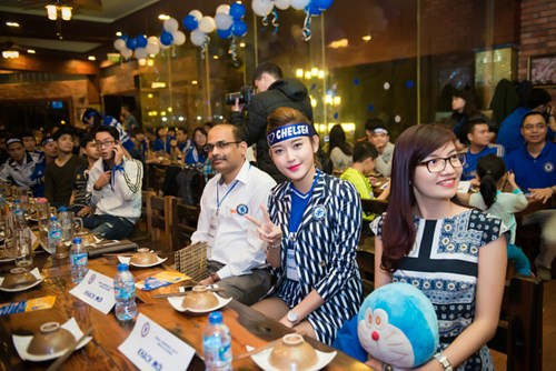 Mai Phương là một trong số những thành viên đầu tiên của CFCVN. Trong lễ kỉ niệm 110 năm thành lập CLB Chelsea, Mai Phương ngồi cạnh Á hậu Huyền My, cũng là fan rất trung thành của CLB có biệt danh The Blue.