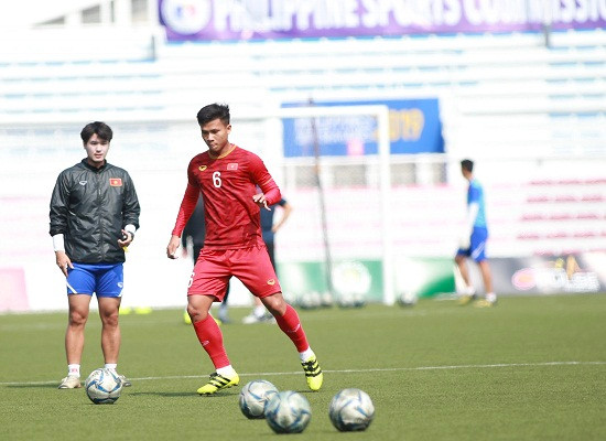 Chưa dừng lại ở đó, chứng kiến "buổi họp" đột suất này, nhiều NHM cho rằng, HLV Park Hang-seo có thể sẽ dùng lại Bùi Tiến Dũng trong trận đấu giữa đội tuyển U22 Việt Nam Campuchia vào ngày 7/12 tới.