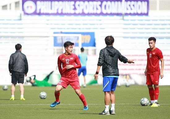 Bài tập của U22 Việt Nam diễn ra khá khẩn trương để tránh cái nắng khó chịu tại Philippines.