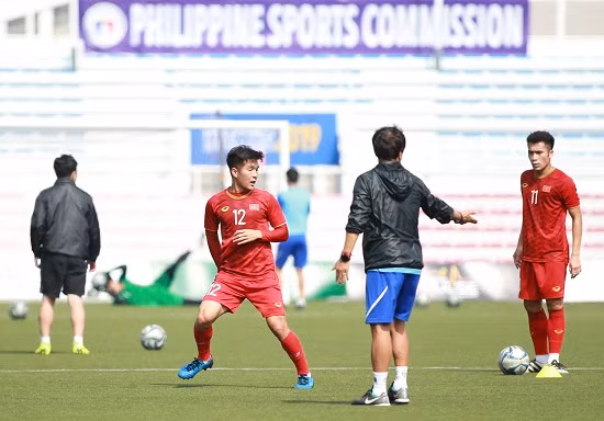 Bài tập của U22 Việt Nam diễn ra khá khẩn trương để tránh cái nắng khó chịu tại Philippines.