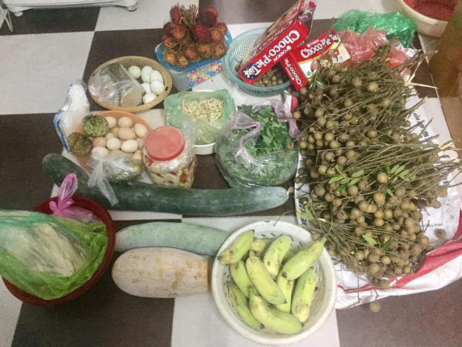 Mẹ chồng của N.T cũng vậy, ông bà gửi cho nào rau sạch, này trứng gà ta, hoa quả mùa nào thức nấy chẳng thiếu thứ gì. Thế nhưng, chi tiết khiến các chị em ghen tị với nàng dâu này là mẹ chồng cô cực kì cẩn thận và tỉ mỉ.