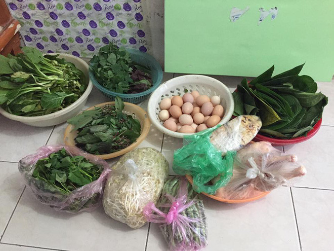 Với những gia đình ở quê nhưng lên thành phố lập nghiệp, việc ông bà, bố mẹ gửi đồ cho cũng chẳng còn xa lạ gì. Đây như một hình thức, bố mẹ chồng chăm sóc cho gia đình nhỏ của con trai và con dâu.