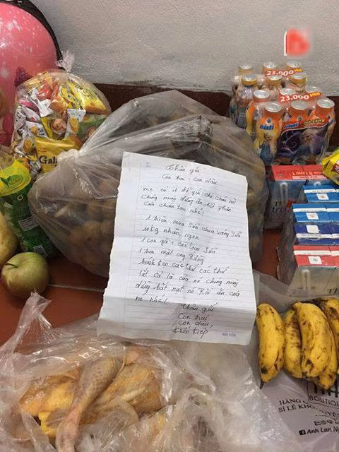 Chẳng mấy người mẹ chồng được như mẹ chồng của N.T, chăm chút con cháu từng ly từng tí đến thế nên câu chuyện và những bức ảnh trên càng khiến, dân mạng phát sốt và chia sẻ rộng rãi.