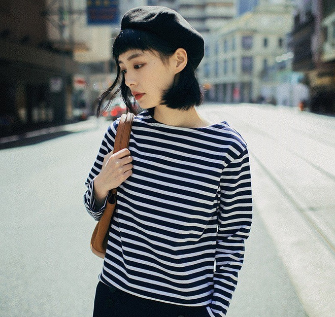 Chiếc cằm vuông từ việc bị chê là kém xinh nhưng với tài ăn mặc và guu thẩm mỹ Tiểu Thanh đã thay đổi hoàn toàn và được nhắc đến như một đặc điểm riêng.