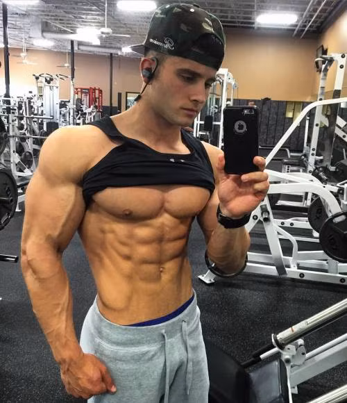 Dominick không từ bỏ bất cứ cơ hội nào để rèn luyện bản thân. Ngoại hình ấn tượng của chàng trai khiến nhiều người trầm trồ khen ngợi.