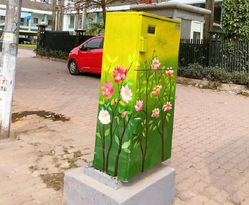 Được biết, nhóm nghệ sĩ của Hanoi Art Space chính là những người đầu tiên thực hiện thí điểm vẽ các tủ điện tại ngã tư Phan Chu Trinh, Lý Thường Kiệt và đã nhận được nhiều sự ủng hộ của người dân.