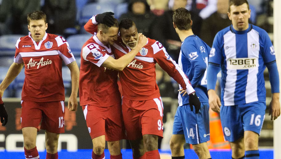 Mùa giải Ngoại hạng Anh 2012/2013, Queens Park Rangers được dẫn dắt bởi 2 nhà cầm quân lão luyện Harry Redknapp và Mark Hughes, thế nhưng đội chủ sân Lotus vẫn xếp chót bảng xếp hạng với thành tích tệ hại chỉ thắng 4 trận. Bị thủng lưới 60 bàn, ghi được 30 bàn và kết thúc mùa giải với 25 điểm.