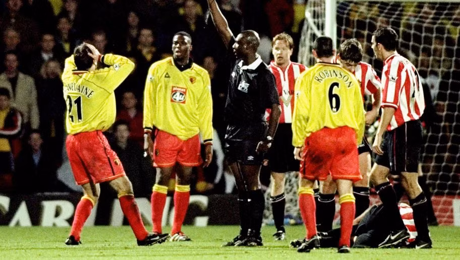 Mùa giải 1999/00, Watford chỉ thắng được duy nhất 1 trận trên sân khách và 5 trận khác trên sân nhà. Kết thúc mùa giải với 24 điểm, xếp chót bảng sau 38 vòng đấu.