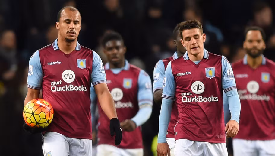  Premier League mùa giải 2015/2016 tại đang phải chứng kiến một trong những đội bóng tệ nhất lịch sử, Aston Villa của Tim Sherwood và người kế nhiệm Remi Garde. Họ chỉ mới thắng đúng 3 trận ở mùa này. Ghi 22 bàn, thủng lưới 55 và mới thu về vỏn vẹn 16 điểm. Trong đó có những tháng toàn thua như 9 và 10.