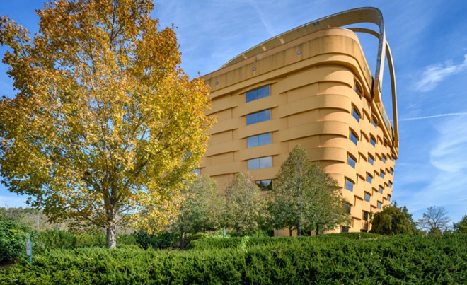 Trước đây, tòa nhà là trụ sở của The Longaberger Co., tuy nhiên công ty này đã rời đi vào năm 2016 và đóng cửa 2 năm sau đó.