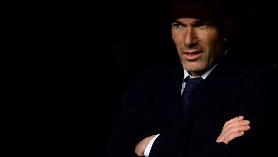 Chưa từng có kinh nghiệm dẫn dắt bất kỳ ông lớn nào trước khi được bổ nhiệm vào chiếc ghế "nguy hiểm nhất thế giới" ở Real Madrid, thế nhưng với uy tín của mình, Zinedine Zidane được trọng thưởng mức lương lên tới 8 triệu bảng/năm.