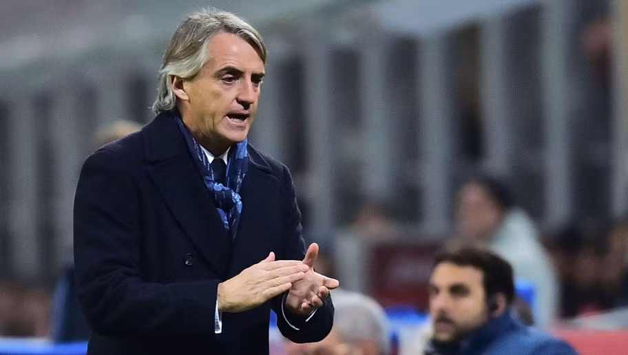 Tháng 11/2014, Roberto Mancini bất ngờ được bổ nhiệm vào chiếc ghế huấn luyện viên trưởng Inter Milan. Bản hợp đồng có thời hạn 2 năm rưỡi với mức lương 4.3 triệu bảng/năm. Tuy vậy, huấn luyện viên người Italia lại không đạt được nhiều thành công như nhiệm kỳ 2004-2008 trước đó. Dẫn dắt Inter 68 trận, đạt tỷ lệ thắng chỉ 47.06%. Thấp thứ 2 nghiệp cầm quân chỉ sau giai đoạn cầm quyền ở Fiorentina, 36.36%.