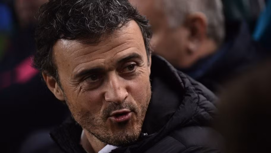 Barcelona lời to khi chỉ phải trả 7 triệu bảng mỗi năm cho huấn luyện viên xuất sắc nhất thế giới thời điểm hiện tại, Luis Enrique. Với thành tích ăn 5 ở mùa trước, đầu mùa giải 2015/16, Luis Enrique đã được ban lãnh đạo Barcelona gia hạn thêm tới năm 2017.