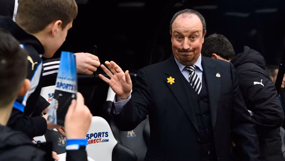Vừa bị Real Madrid sa thải, Rafael Benitez gần như ngay lập tức được CLB Newcastle mang về để giúp đội bóng này thoát khỏi ngày tháng đen tối trong nhóm cầm đèn đỏ ở Premier League với mức giá 4.5 triệu bảng/ năm.