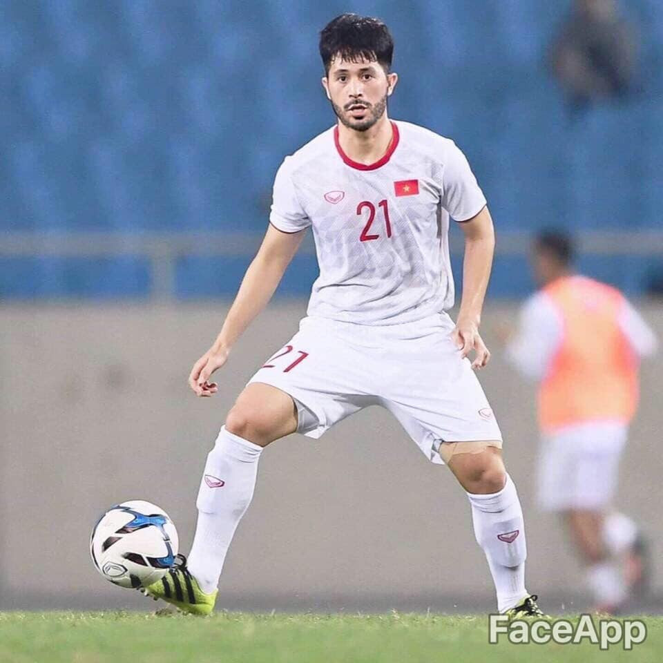 Cũng dùng công nghệ "biến trẻ thành già" nhưng Đình Trọng chẳng khác gì "hoàng tử Ả Rập".