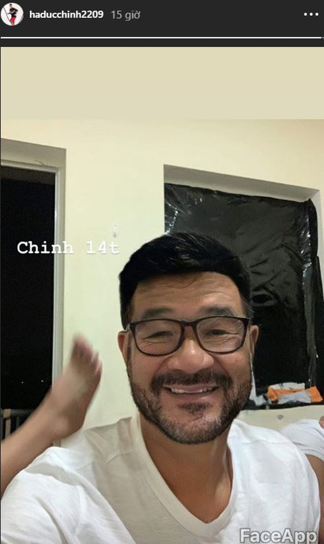 Quyết tâm để không trở thành những "người tối cổ", dàn cầu thủ Việt Nam cũng đã tham gia trào lưu biến trẻ thành già. Lần lượt những cái tên như Đức Chinh, Bùi Tiến Dũng hay Phan Văn Đức đều bước vào cuộc chơi này.